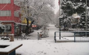 İzmir'in çatısı beyaza büründü