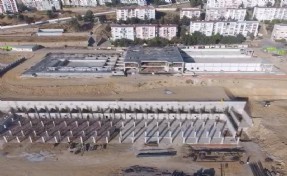 Karabağlar Gençlik ve Spor Merkezi’nin yarısı tamamlandı