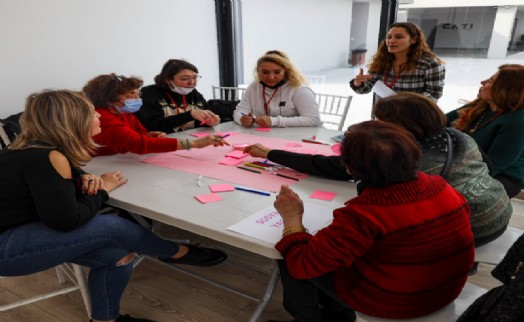 Karşıyaka'da kadınlar yönetime katılıyor