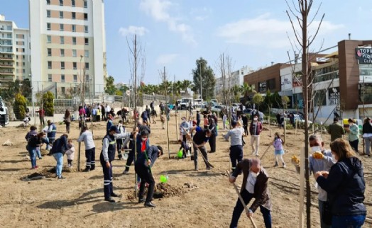 Karşıyaka'da yeşil seferberlik sürüyor!