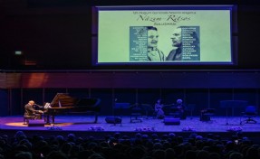 Nazım Hikmet ile Yannis Ritsos İzmir’de şiir ve şarkılarla anıldı