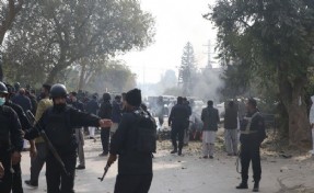 Pakistan'da camiye bombalı saldırı