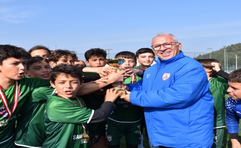 Seyit Mehmet Özkan: “Futbolcu ihraç eden ülke olmalıyız”