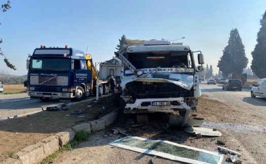 Torbalıda feci kaza: 2 ağır yaralı