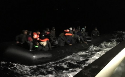 Yunanistan'ın ölüme ittiği 64 göçmen kurtarıldı