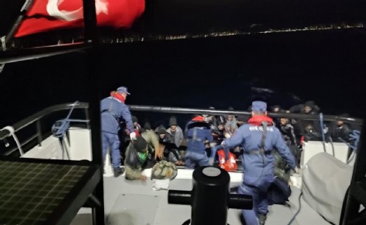 Yunanistan’ın ölüme ittiği 59 göçmen kurtarıldı