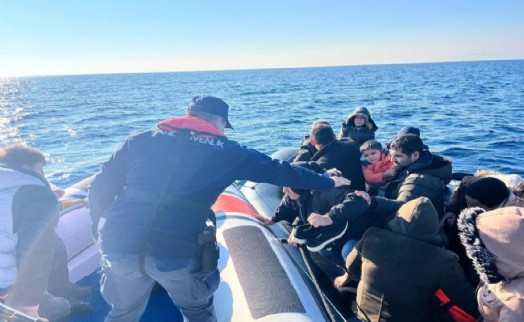 Yunanistan’ın Türk kara sularına ittiği 113 göçmen kurtarıldı
