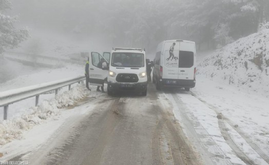 Karda mahsur kalanları İzmir Büyükşehir Belediyesi ekipleri kurtardı