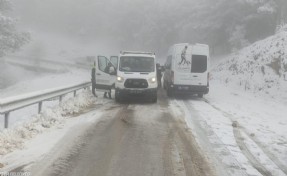 Karda mahsur kalanları İzmir Büyükşehir Belediyesi ekipleri kurtardı