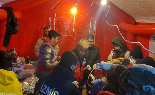 Eşrefpaşa Hastanesi’nden deprem bölgesine takviye ekip