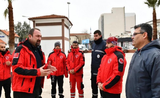 Depremin 12. gününde Çiğli’de dayanışma sürüyor