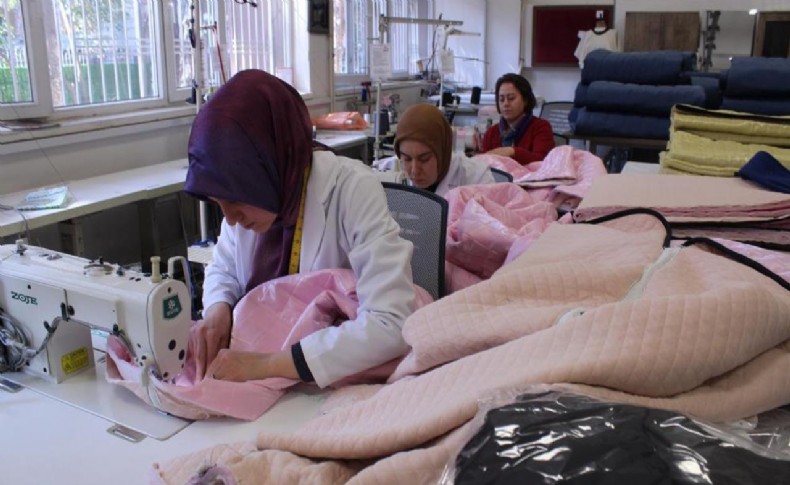 İzmir'deki okullardan depremzedeler için uyku tulumu seferberliği