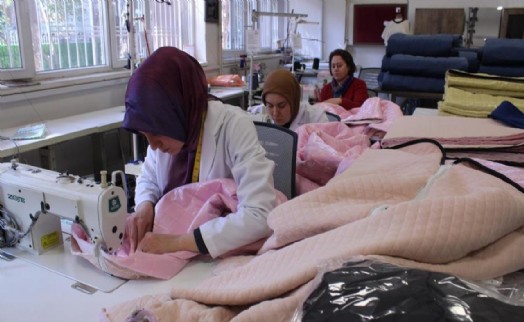 İzmir'deki okullardan depremzedeler için uyku tulumu seferberliği