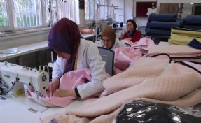 İzmir'deki okullardan depremzedeler için uyku tulumu seferberliği