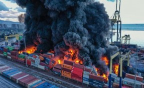 İskenderun Limanı’nda dün çıkan yangın halen sürüyor