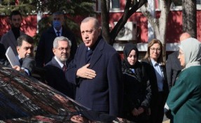 Cumhurbaşkanı Erdoğan'dan enkazdan kurtarılan Aleyna Ölmez'e ziyaret