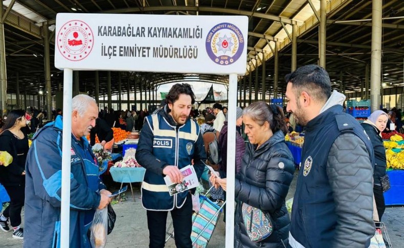 İzmir'de polis ekipleri vatandaşları KADES hakkında bilgilendirdi