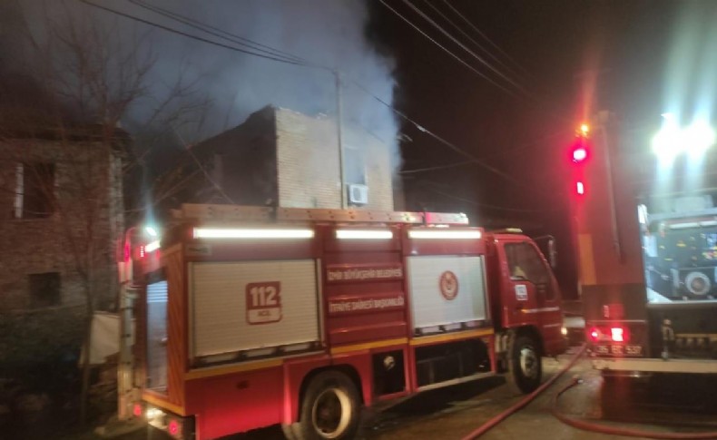 İzmir'deki yangında pencereden atlayan adam hayatını kaybetti