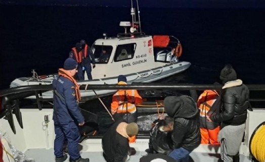 İzmir açıklarında 45 göçmen kurtarıldı