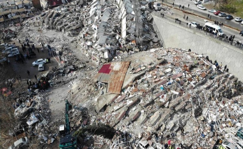 İzmir'in üniversitelerinde deprem acısı: 39 can kaybı