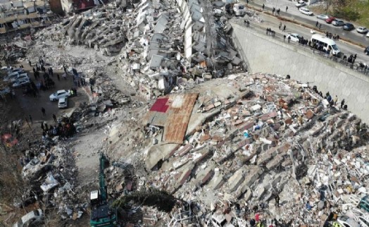 İzmir'in üniversitelerinde deprem acısı: 39 can kaybı