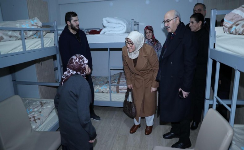Depremzedelerin İzmir’deki yurtlara yerleştirilmesi sürüyor