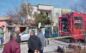 İzmir'de ev yangınında bir kişi öldü