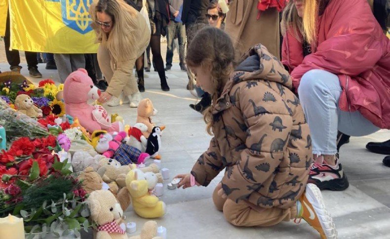Savaşta ölen Ukraynalı çocuklar oyuncaklarla anıldı