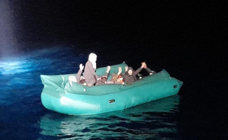 Yunanistan'ın geri ittiği 16 göçmen kurtarıldı