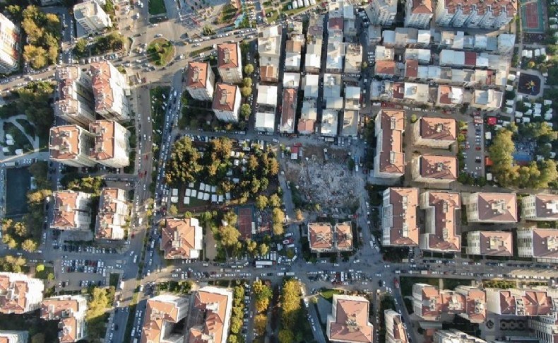 İzmir'de depremde ağır hasar alan binaların yıkımı tamamlandı