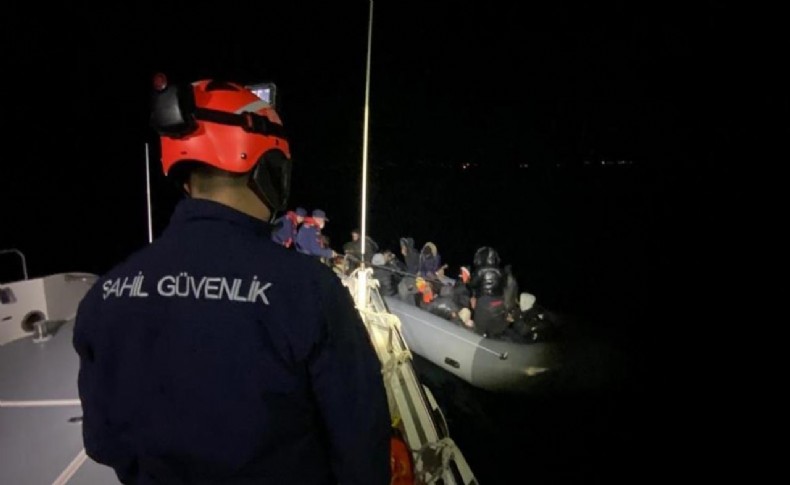 İzmir açıklarında 21 göçmen kurtarıldı