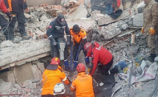 ÇAK ekibi deprem bölgesinde arama kurtarma çalışmalarını sürdürüyor