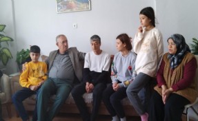 CHP’li Sertel İzmir’e sığınan depremzedeleri ziyaret etti: “Her evde başka bir acı başka bir hikaye”