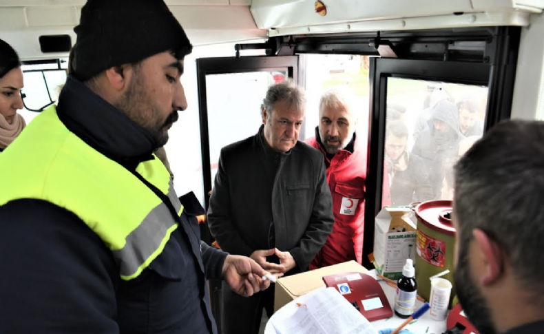 Bornova'da deprem dayanışması: Siyasi partilerden birlik mesajı!