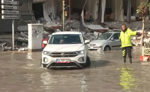 İskenderun'da depremin ardından 'deniz seviyesi' yükseldi!