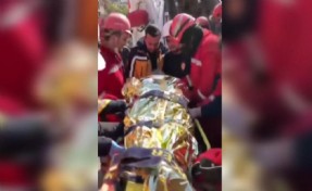 Depremin 152.saatinde 85 yaşındaki kadın kurtarıldı