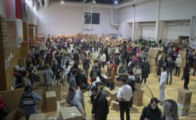 İzmir takımları, depremzedelere yardıma devam ediyor