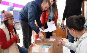 Foça'da deprem bölgesi için yardımlar toplandı!