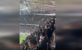 Beşiktaş taraftarları da 'hükümet istifa' sloganı attı