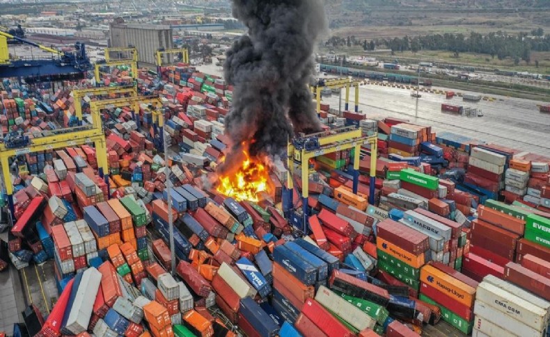 Depremin ardından İskenderun Limanı'nda yangın çıktı!