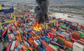 Depremin ardından İskenderun Limanı'nda yangın çıktı!