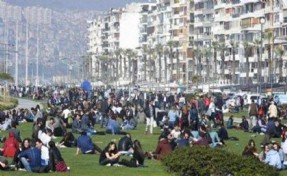 İzmir'de nüfus 4 milyon 462 bin 56 oldu