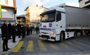 Karabağlar Belediyesi'nin yardım tırları yola çıktı