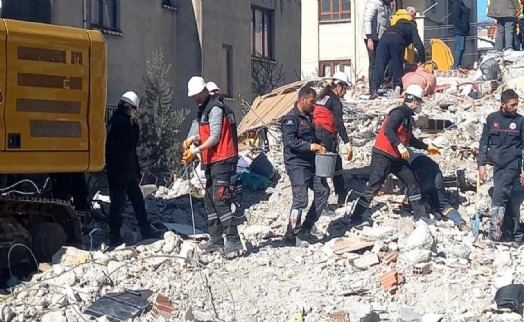 Menemen Belediyesi ekibi afet bölgesinde