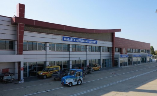 Malatya Havalimanı'nın çatısı çöktü