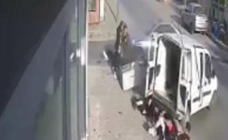 İzmir’de kazada savrulan aracın yayalara çarptığı anlar kamerada