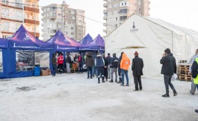 İzmir, Adıyamanlı yurttaşlarla el ele yaraları sarıyor!