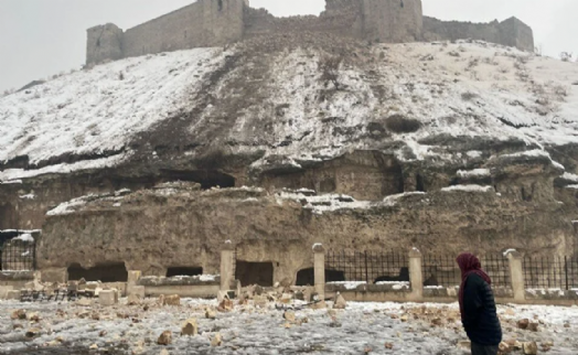 Depremde tarihi Gaziantep Kalesi de hasar gördü