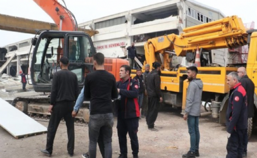 Kahramanmaraş'ta işçiler enkaz altında kaldı: 1 ölü, 4 yaralı