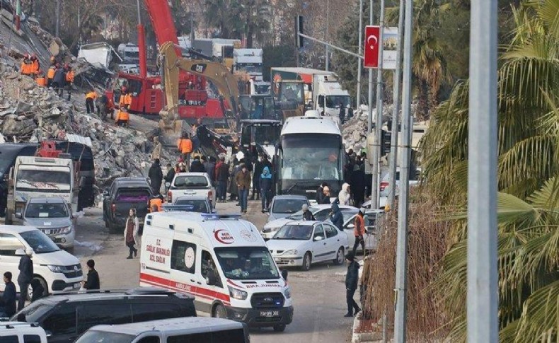 Otel enkazındaki 43 rehberden 10'u öldü, 19'u kurtarıldı, 14'ü aranıyor